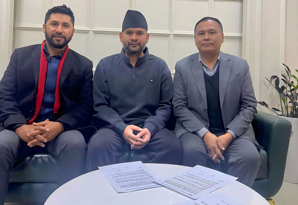 कुलमानलाई उपसभापति बनाउदै उज्यालो नेपाल पार्टी रास्वपामा विलय