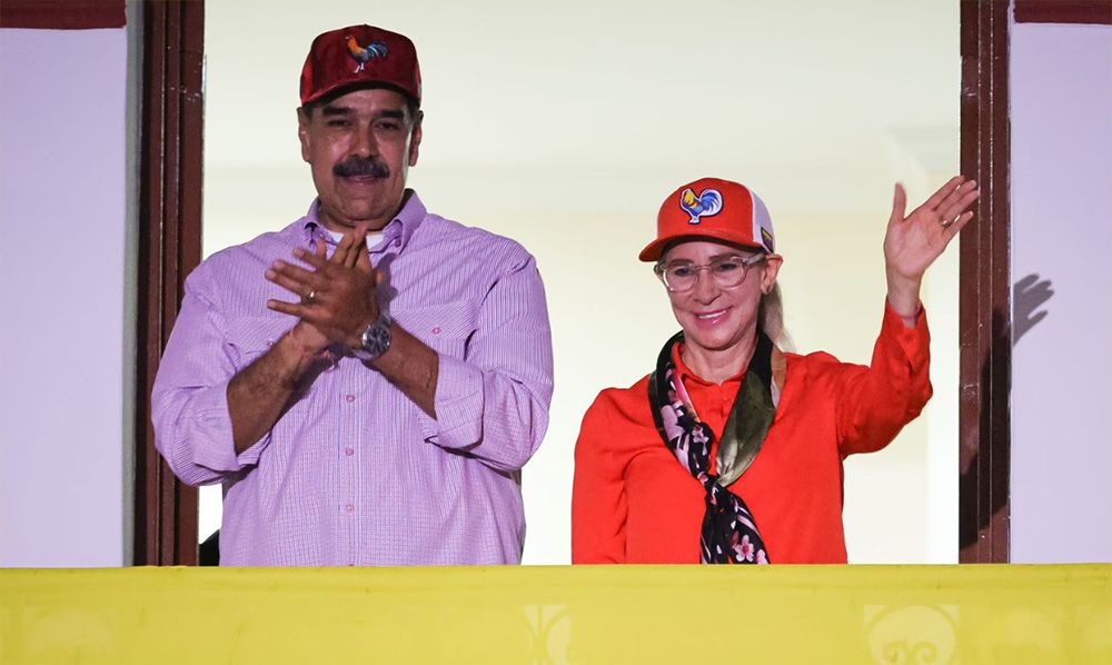 मादुरो र उनकी श्रीमतीलाई न्यूयोर्क पुर्याइयो