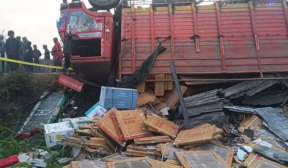 सुनसरीमा मार्बल बोकेको ट्रक दुर्घटना, पाँच जनाको मृत्यु