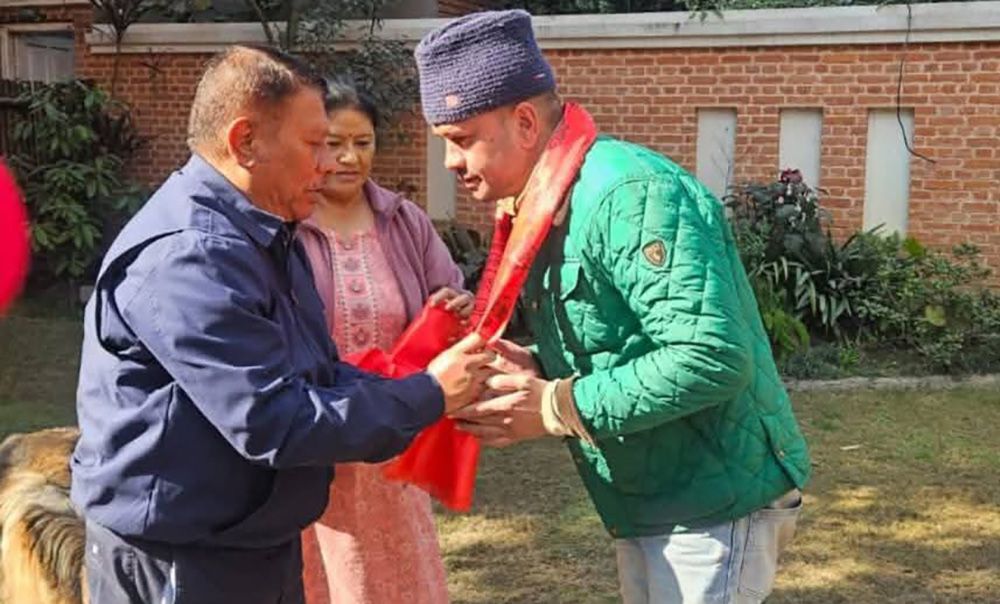 प्रकाशमानले दिए काठमाडौँ- १ का उम्मेदवार प्रबल थापालाई शुभकामना