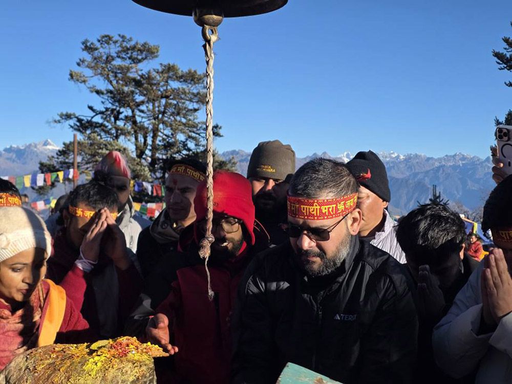 बालेनले गरे पाथीभरा देवीको दर्शन