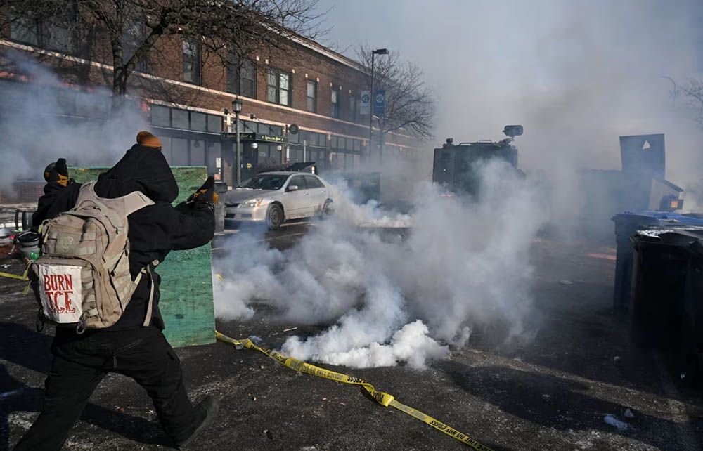 अमेरिकाको मिनियापोलिसमा अध्यागमन अधिकारीबाट गोली प्रहार, एक जनाको मृत्यु