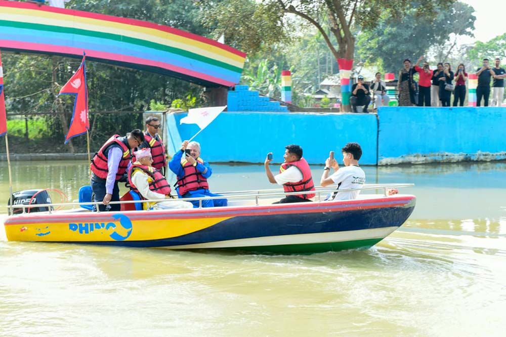 ईन्द्रेणी तालमा मोटरबोटमा ओली