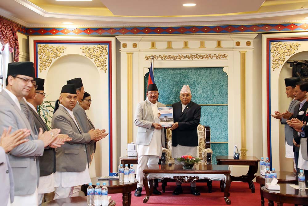 आयोगले राष्ट्रपति पौडेल समक्ष बुझायो निर्वाचन प्रतिवेदन