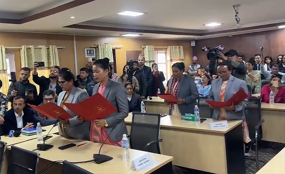 राष्ट्रियसभाका नवनिर्वाचित संसदहरुको शपथ सम्पन्न