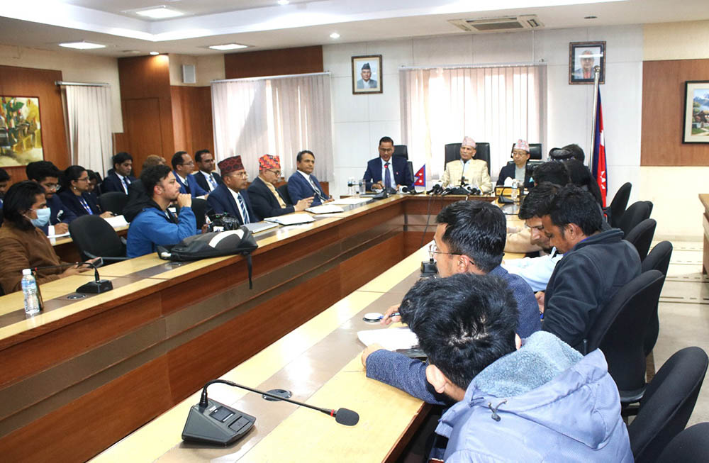 आवश्यक परेमा पश्चिम एसियाबाट नेपाली नागरिकलाई सुरक्षित स्वदेश फर्काउछौ- परराष्ट्र मन्त्रालय