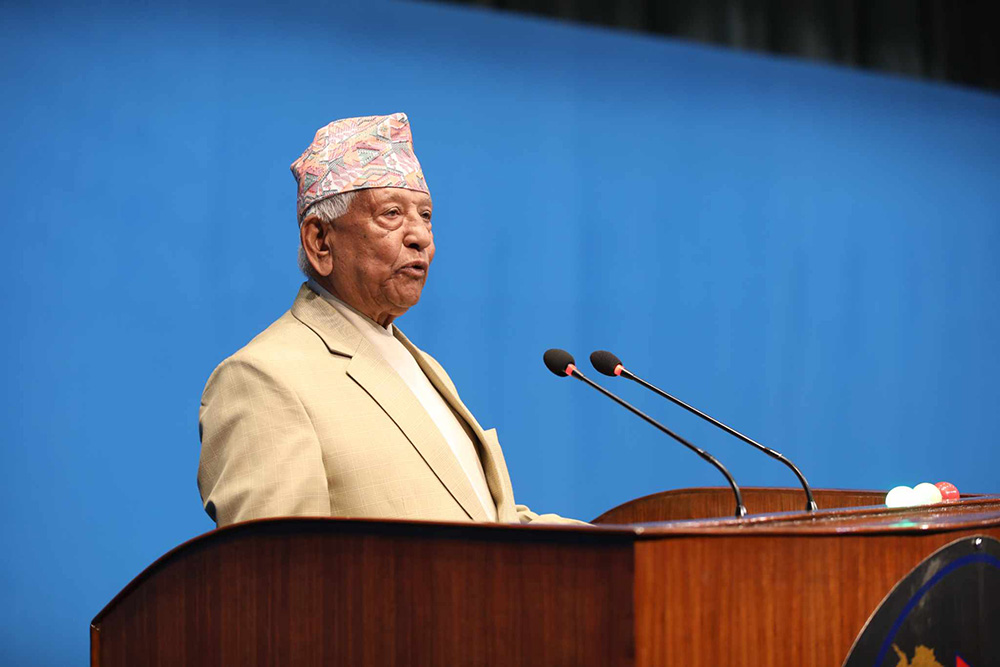 ज्येष्ठ सांसद अर्जुननरसिंह केसीले भोली शपथ लिदै