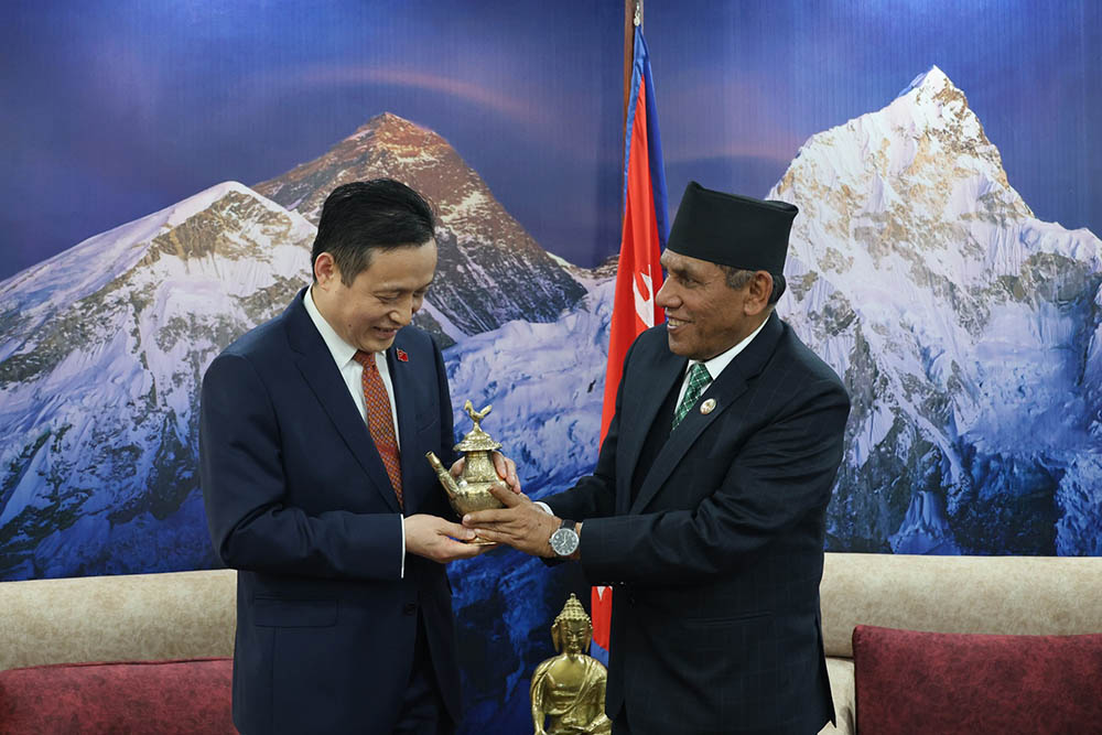 राष्ट्रियसभा अध्यक्ष दाहालसँग चिनियाँ राजदूत माओमिङको शिष्टाचार भेट