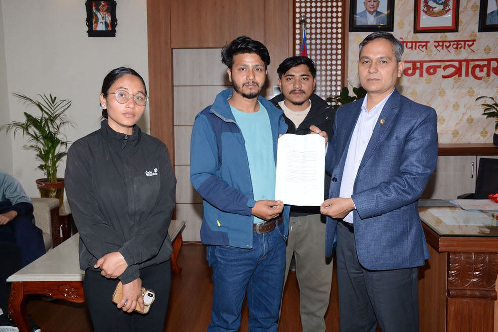 ईनिशा विकको हत्याका दोषीलाई कारवाही गर्न गृहमन्त्री अर्याललाई परिवारको माग