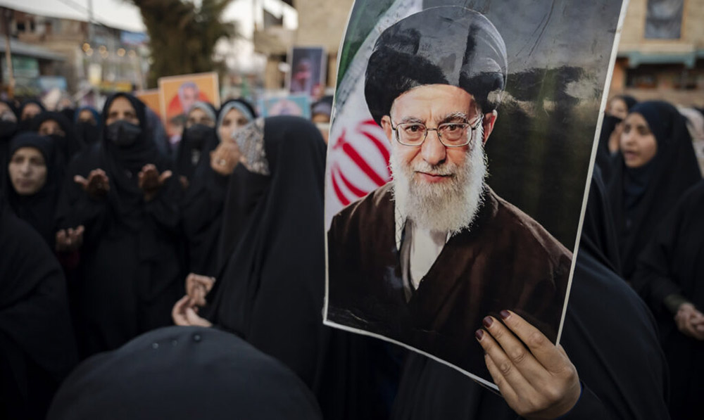 इरानको शीर्ष नेतृत्व सकिदा पनि कसरी लडिरहेको छ युद्ध ?