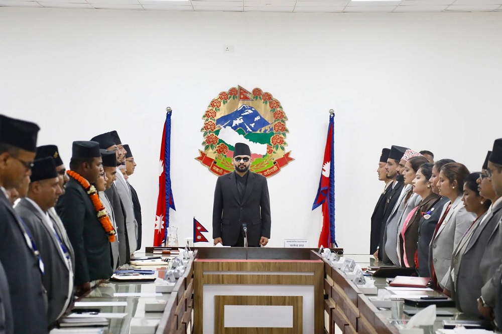 प्रधानमन्त्री बालेनबाट पदबहाली, पहिलो मन्त्रिपरिषद्को बैठक पनि शुरु