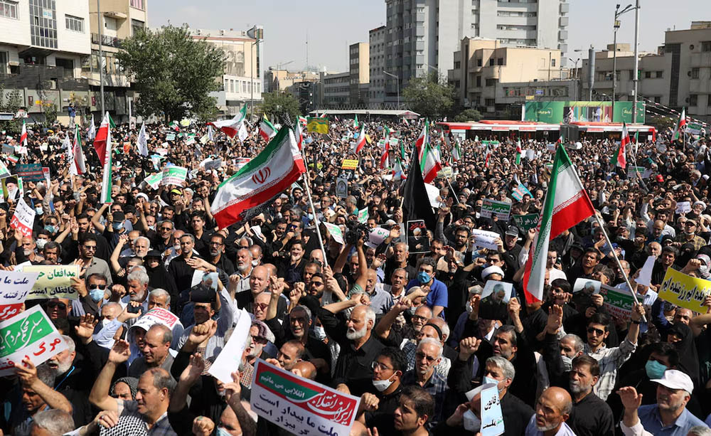 इरानमा प्रहरी हत्या आरोपमा तीन जनालाई मृत्युदण्ड